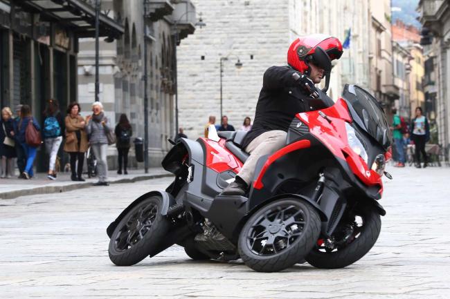 Quadro4 le scooter a quatre roues cest encore mieux 