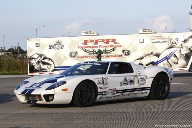 Une ford gt bat le record du monde de vitesse avec 455 km h 