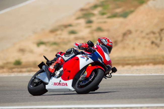 Honda du moto gp a la route avec la rc 213v s 