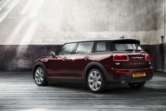 Le mini clubman montre sa carrosserie en avance 