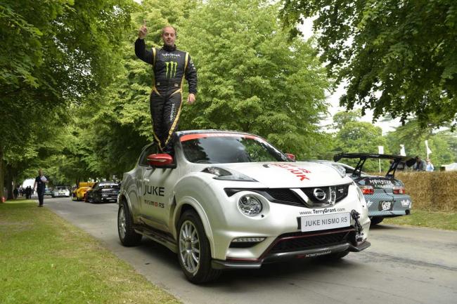 Le nissan juke nismo rs sur deux roues pour un record 