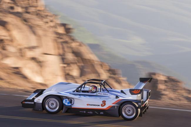 Rhys millen impose sa voiture electrique a pikes peak 