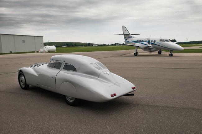 Adler trumpf rennlimousine tout est dans son fuselage 