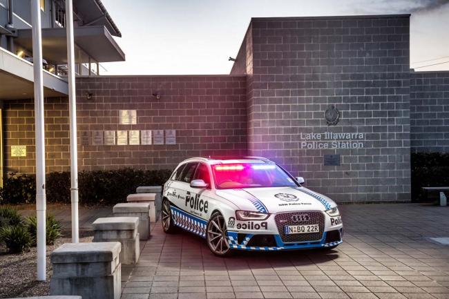 Une police australienne s equipe d une audi rs4 avant 