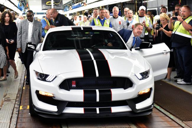 Les ford mustang shelby gt350 et gt350r entrent en production 