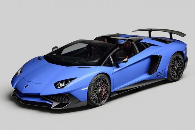 La lamborghini aventador sv enleve le haut 