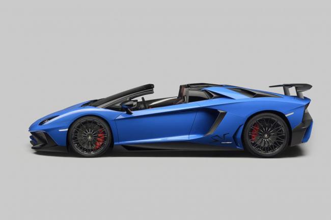 La lamborghini aventador sv enleve le haut 