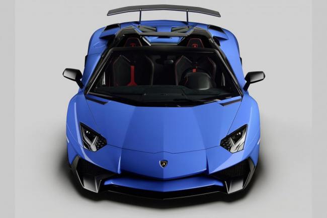 La lamborghini aventador sv enleve le haut 