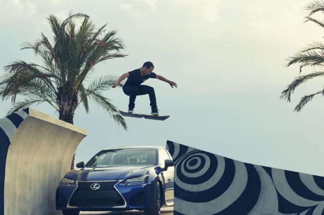 Le hoverboard de lexus entre en action 