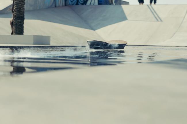 Le hoverboard de lexus entre en action 