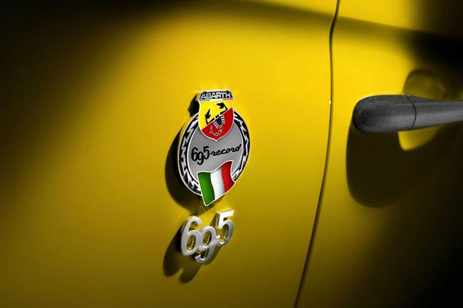 L abarth 695 biposto record 