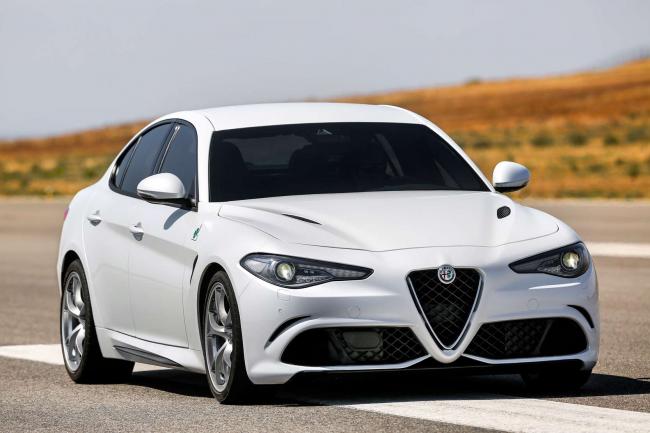 Giulia quadrifoglio l alfa romeo nervosa 