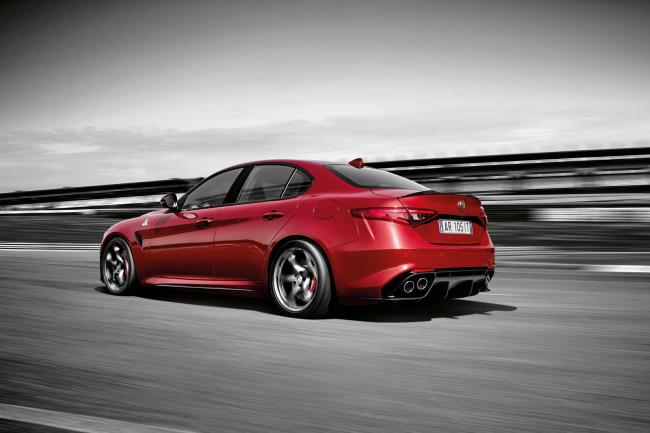 Giulia quadrifoglio l alfa romeo nervosa 