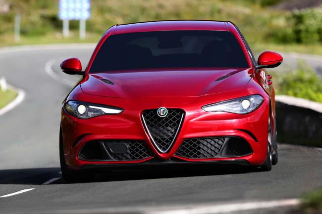 Giulia quadrifoglio l alfa romeo nervosa 