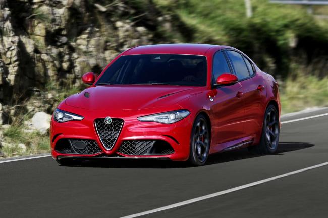 Giulia quadrifoglio l alfa romeo nervosa 