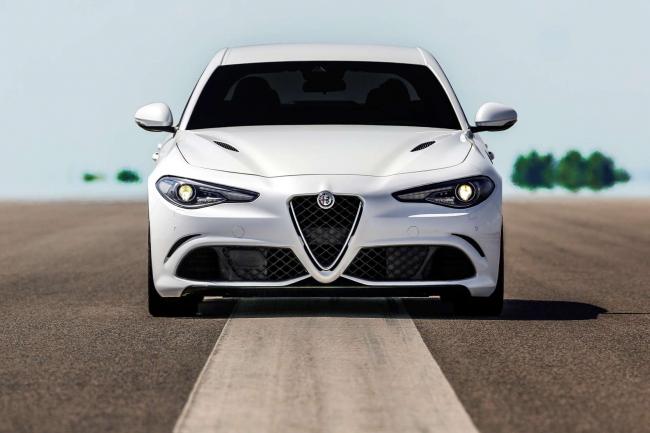 Giulia quadrifoglio l alfa romeo nervosa 