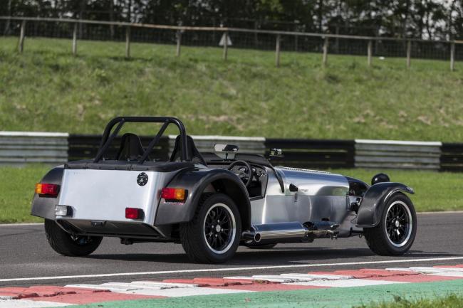 Caterham fait revivre le mythe de la seven superlight avec la twenty 