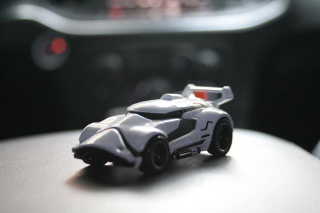 Hotwheels deguise des dodge charger hellcat en stormtrooper 