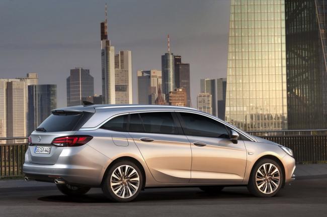 L opel astra sports tourer se devoile avant francfort 