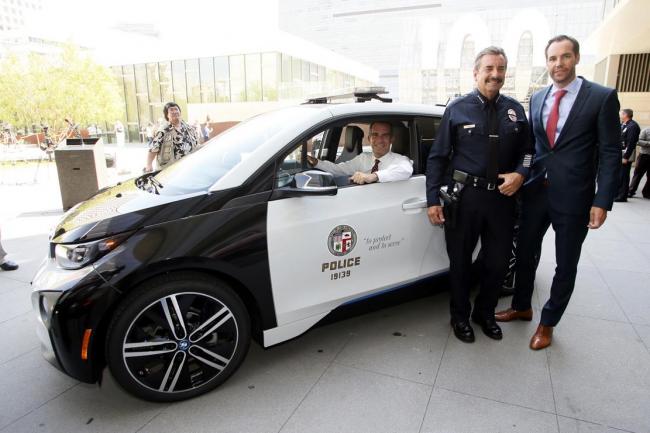 La police de los angeles s equipe de bmw i3 et tesla model s p85d 