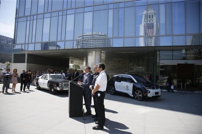 La police de los angeles s equipe de bmw i3 et tesla model s p85d 