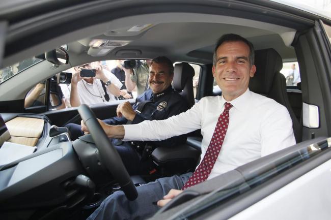 La police de los angeles s equipe de bmw i3 et tesla model s p85d 