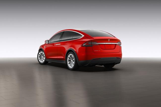 Le tesla model x se montre en avance 