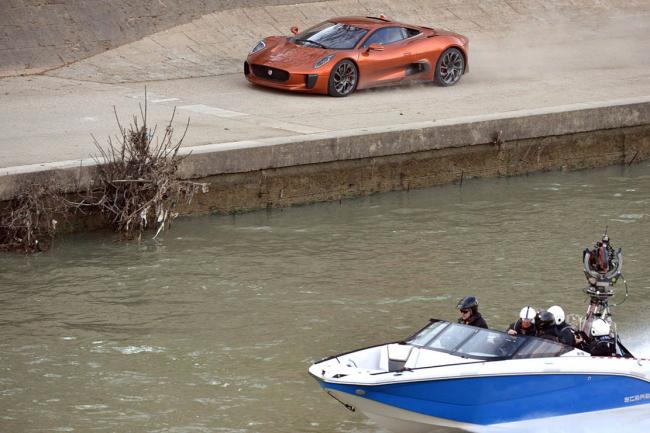 007 spectre 38 millions de dollars alloues a la destruction de vehicules 