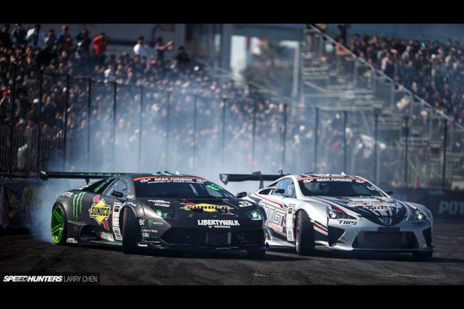 D1gp duel entre lexus lfa et lamborghini murcielago liberty walk 