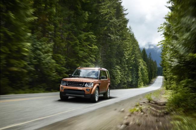 Plus de style pour le disco avec les land rover discovery landmark et graphite 