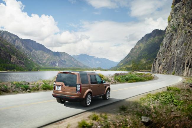 Plus de style pour le disco avec les land rover discovery landmark et graphite 