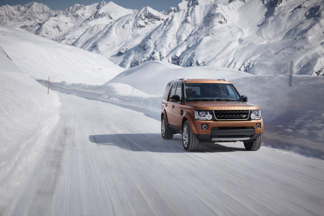 Plus de style pour le disco avec les land rover discovery landmark et graphite 