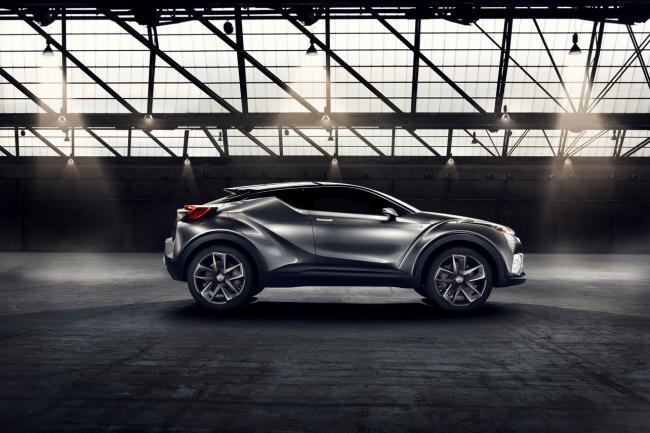 Toyota auris cross pour geneve 2016 ca se confirme 