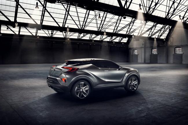 Toyota auris cross pour geneve 2016 ca se confirme 
