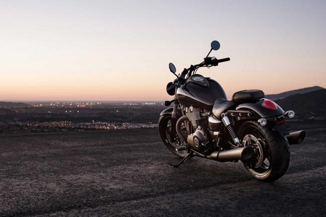 Triumph thunderbird nightstorm lange noir de la route 