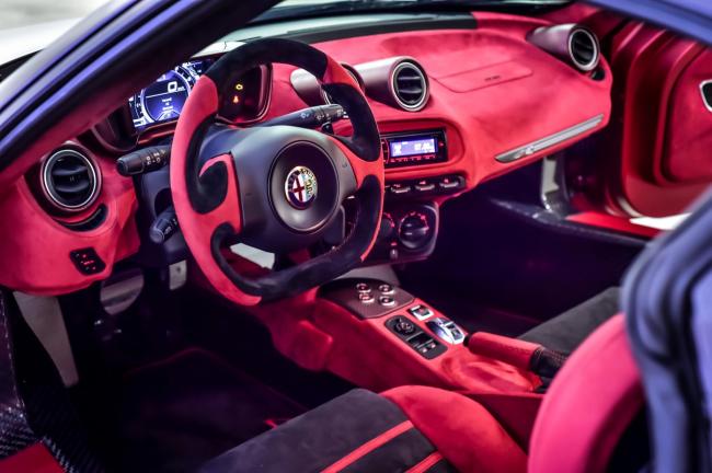 Alfa romeo 4c la furiosa juste pour dubai 