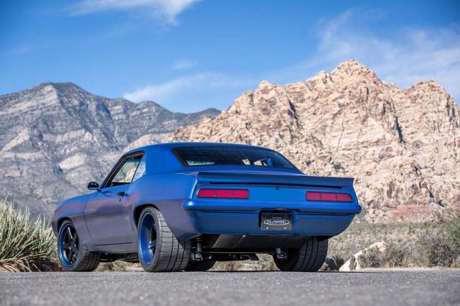 Cr supercars pose un ls7 dans une chevrolet camaro de 1969 