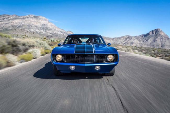 Cr supercars pose un ls7 dans une chevrolet camaro de 1969 