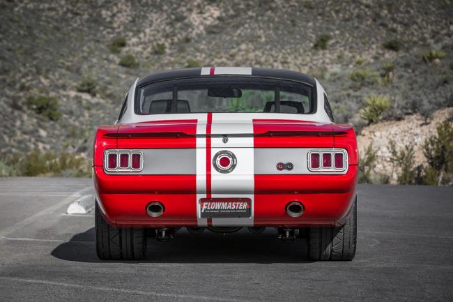 Une ford mustang a la sauce resto mod avec les ringbrothers 