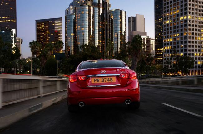 Infiniti q50 une version v6 de 405 ch pour le millesime 2016 