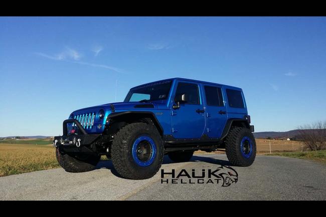 Hauk design pose un v8 hellcat dans un jeep wrangler 