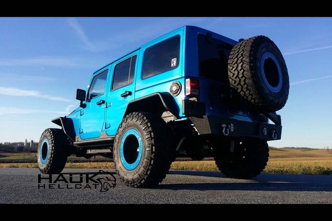 Hauk design pose un v8 hellcat dans un jeep wrangler 