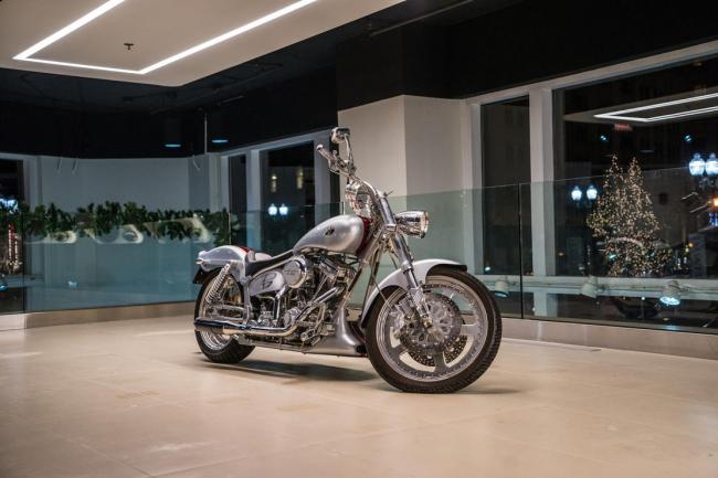 Pour l achat d une shelby series 1 recevez une moto titan custom 