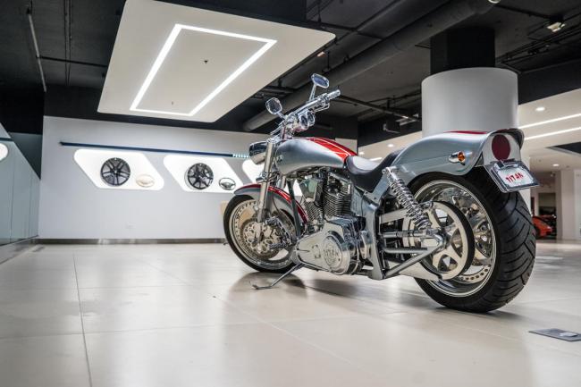 Pour l achat d une shelby series 1 recevez une moto titan custom 