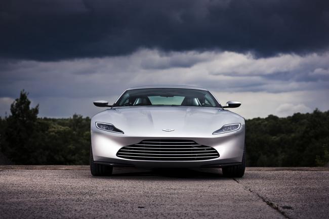 Un exemplaire de l aston martin db10 aux encheres 