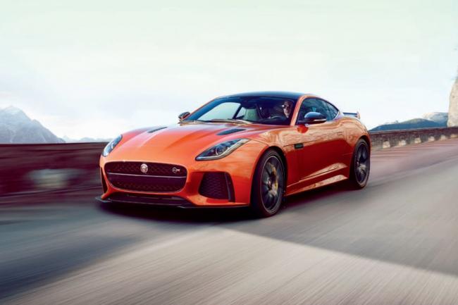 Jaguar f type svr elle s affiche en avance 