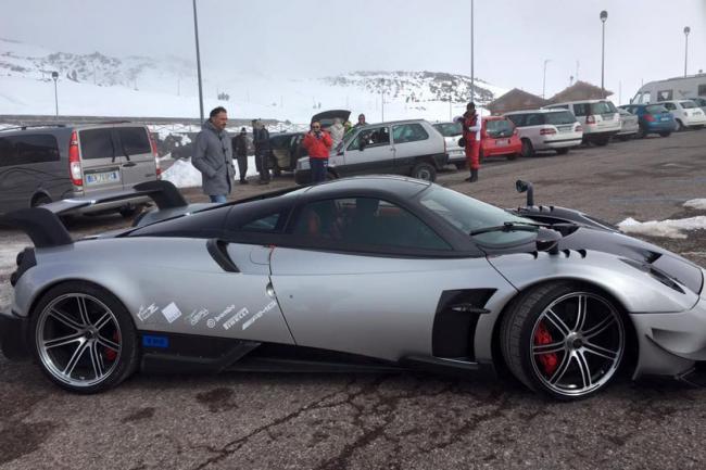 La pagani huayra bc surprise sur la route 