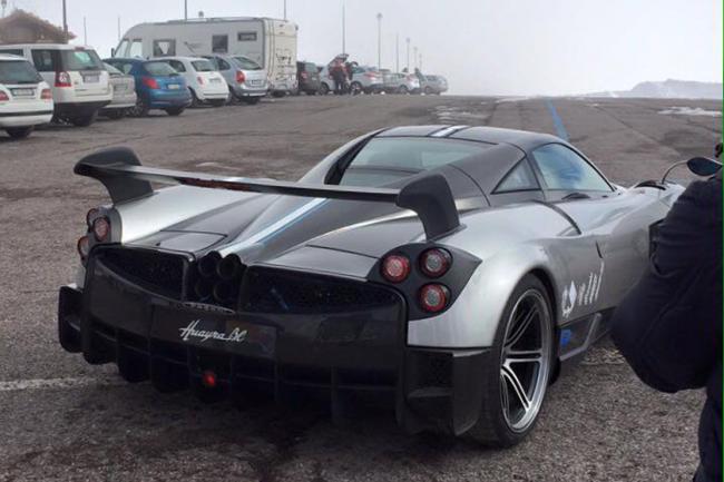 La pagani huayra bc surprise sur la route 