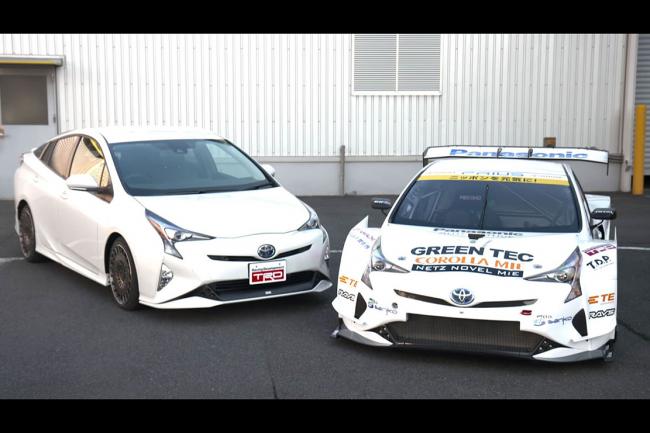 La toyota prius arrive en championnat super gt 