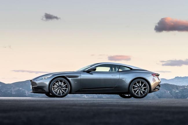 L aston martin db11 se montre en avance 